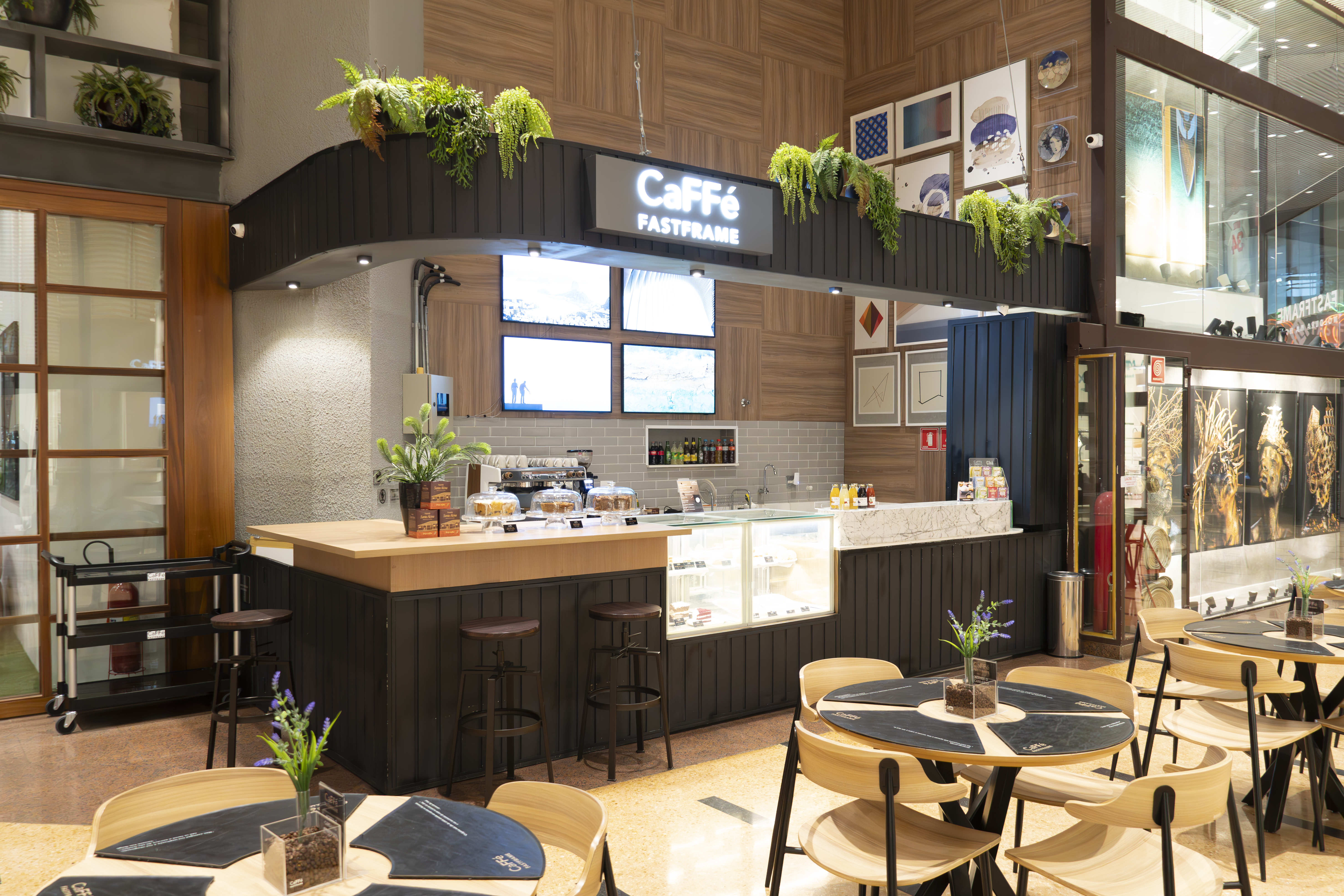 Fotografia do ambiente do caffé FastFrame.