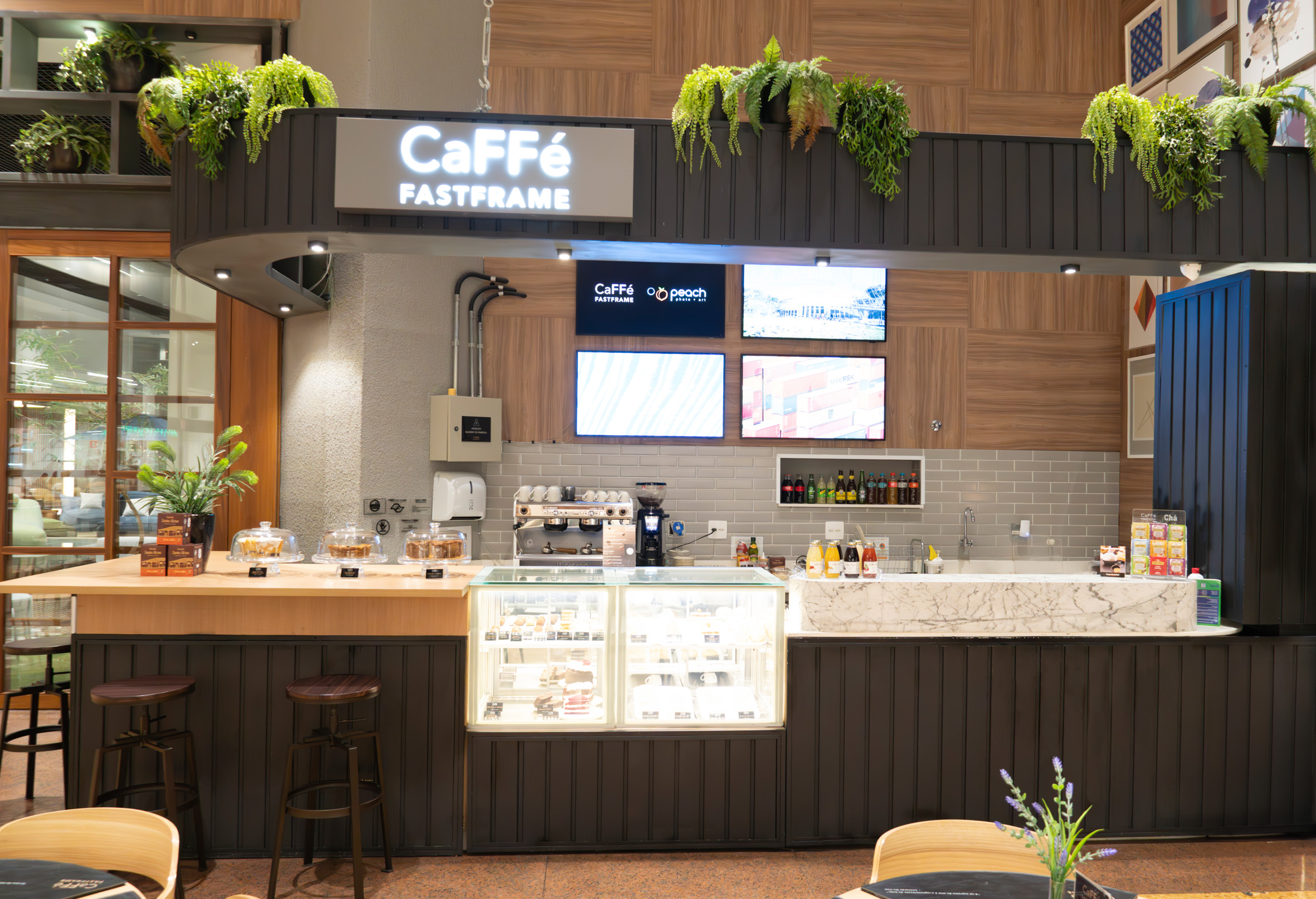 Fotografia do ambiente do caffé FastFrame.