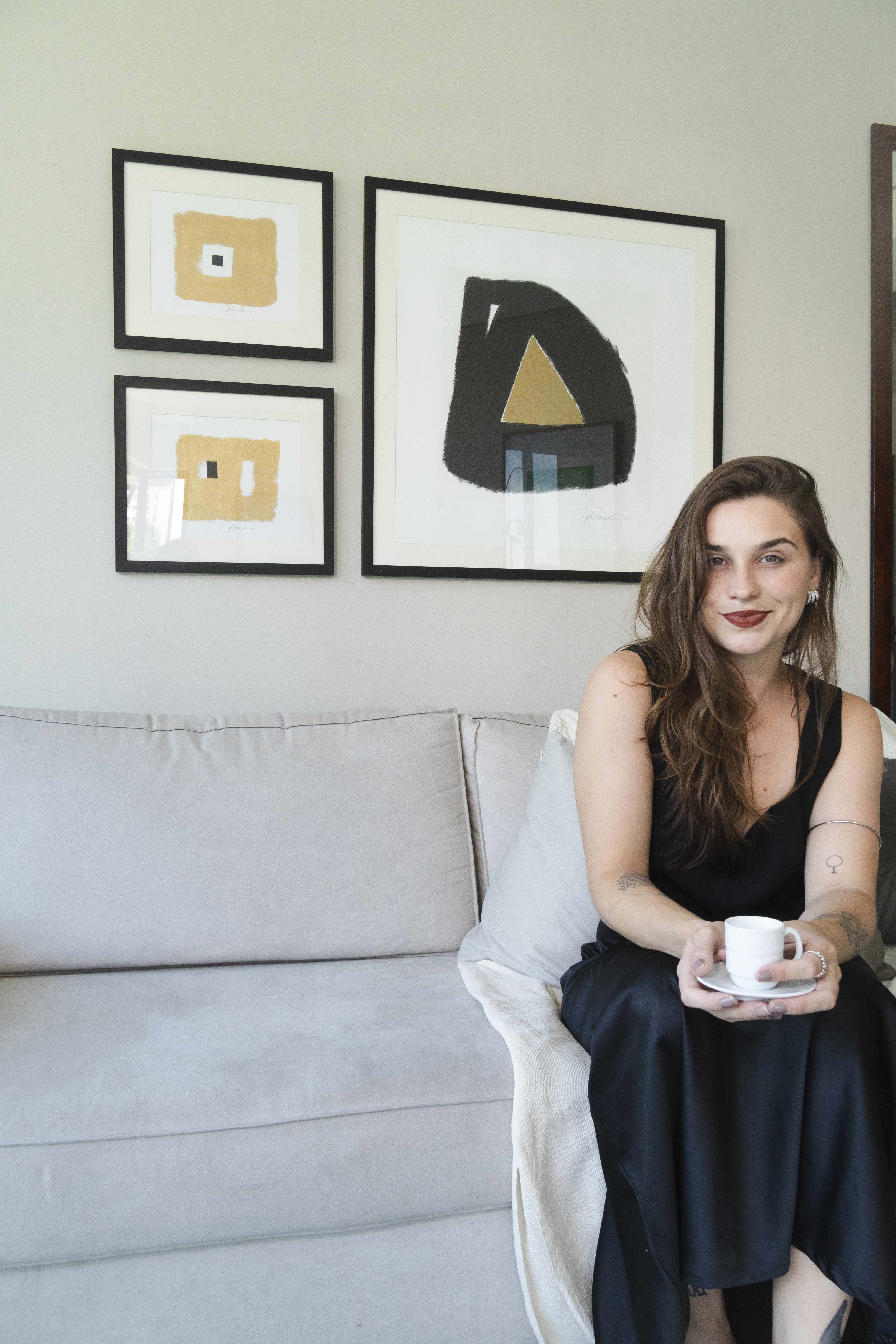 Fotografia da linha de gravuras assinadas da marca FastFrame ambientadas.